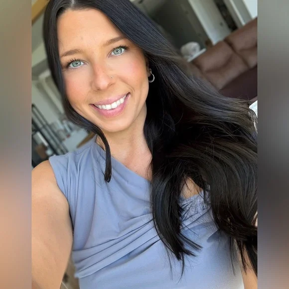 A&F Soft Matte Seamless Asymmetrical Twist Top - Picture 4 of 4